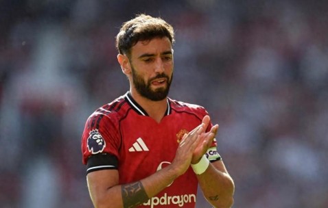 AG体育-关于曼联中场表现低迷，主教练面临抨击的信息