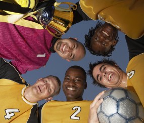 AG体育-场上球员们展现出团队合作的默契(在篮球比赛中有时团队合作比一个队员技术更重要)