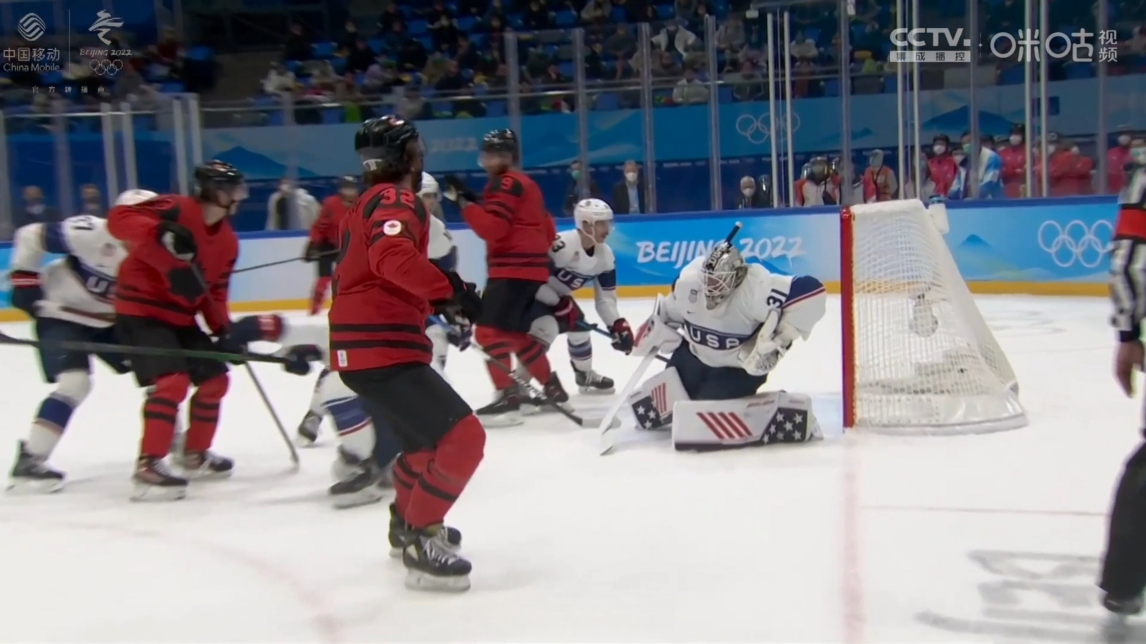 包含加拿大队球员战胜强敌晋级足球赛决赛的词条