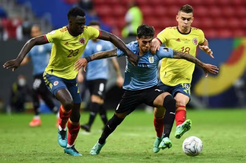 包含乌拉圭-小胜哥伦比亚后战绩继续保持不败的词条