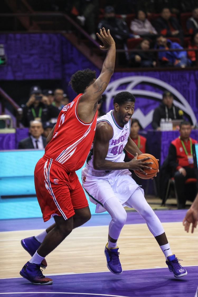 包含巴恩斯利遭遇两连败，升班马战绩不佳的词条