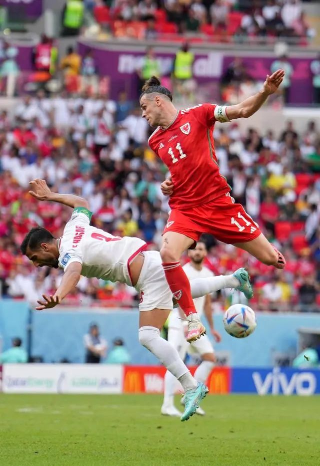 包含巴恩斯利遭遇两连败，升班马战绩不佳的词条